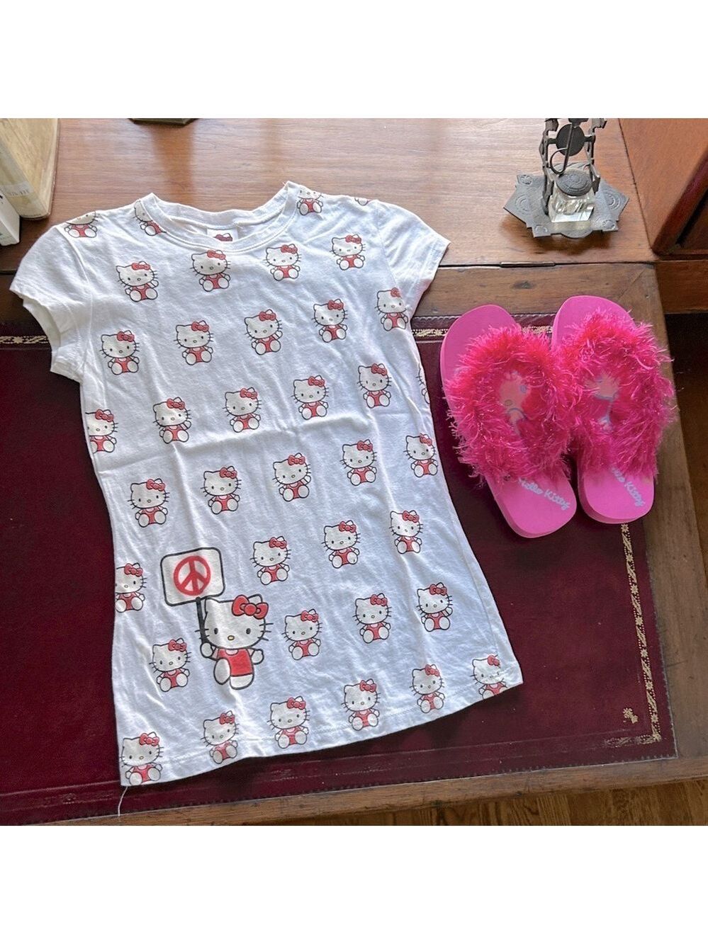 PEACE Hello Kitty SET Feather Flip Flops Size 7 8 PEACE Hello Kitty White TShirt